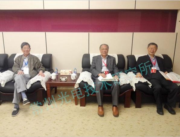 中國科學(xué)院院士來所座談指導(dǎo)